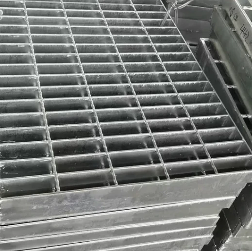 Galvanizált összetett rúd acélrács kockás tányérral